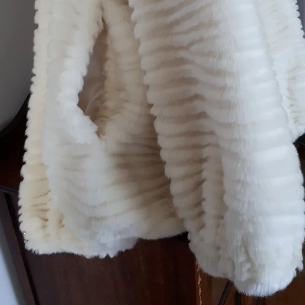 Gorgeous Faux Fur Ivory Jacket by Incognita - Sz. M - Picture 6 of 7